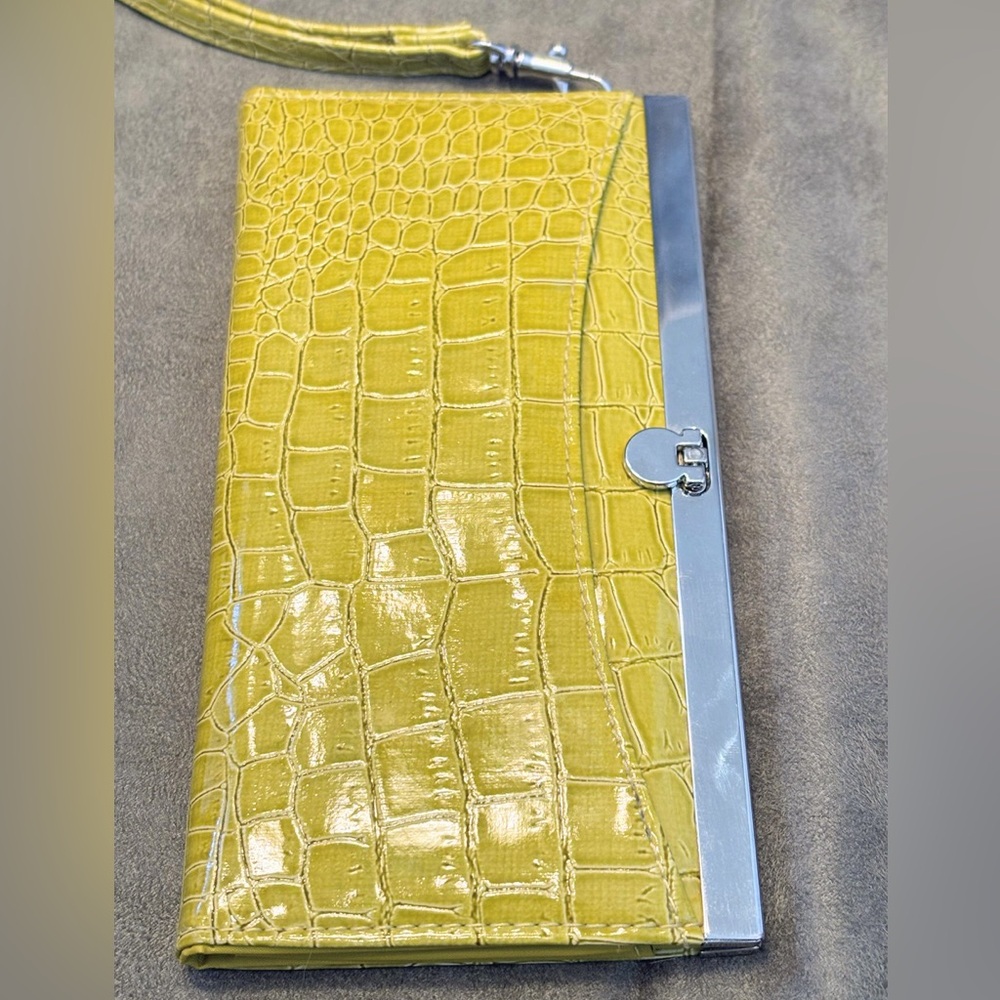 FAUX CROC Chartreuse Clutch Wallet w/ Wristlet Strap Multi-Compartments w/ Zip - Picture 7 of 16